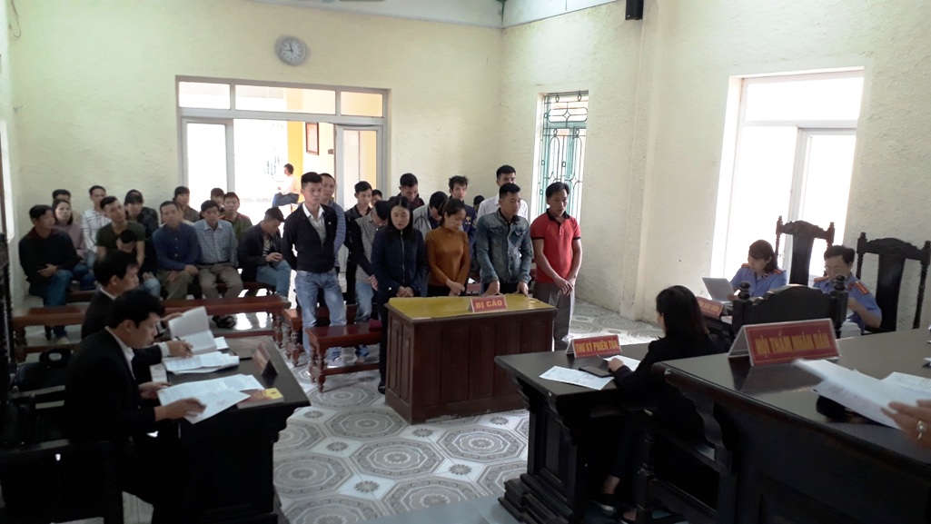 Phiên tòa có nhiều bị cáo thuộc hộ nghèo tham gia đánh bạc