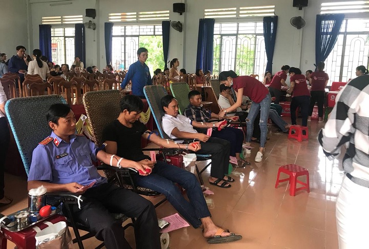 VKSND huyện Đak Pơ tham gia hiến máu nhân đạo
