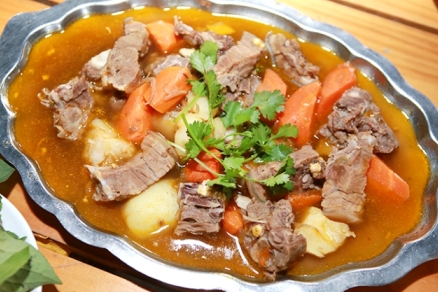 Mát trời đổi vị với thịt dê hầm ngũ vị ngon hết ý