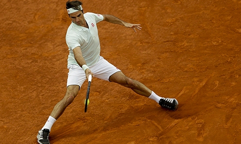 Federer thắng trận sân đất nện đầu tiên sau ba năm