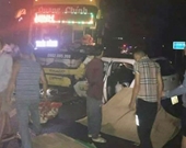 Tai nạn thảm khốc Xe khách đâm taxi 3 người thiệt mạng