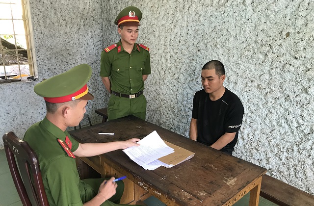 Đi đòi nợ thuê thành kẻ cướp tài sản