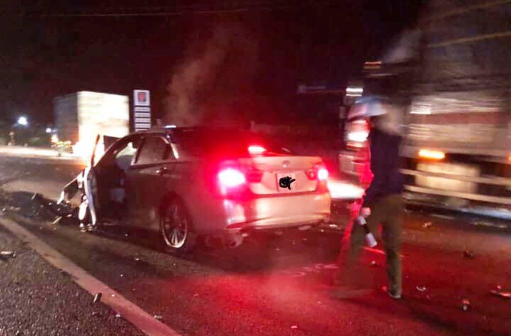 Cảnh sát giao thông tử nạn sau vụ đâm xe khách kinh hoàng