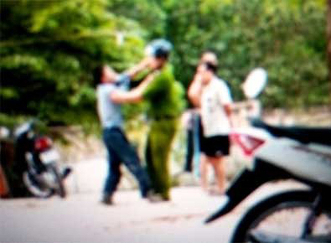 Giải cứu phụ nữ bị bạo hành, Thiếu tá Cảnh sát bị thương