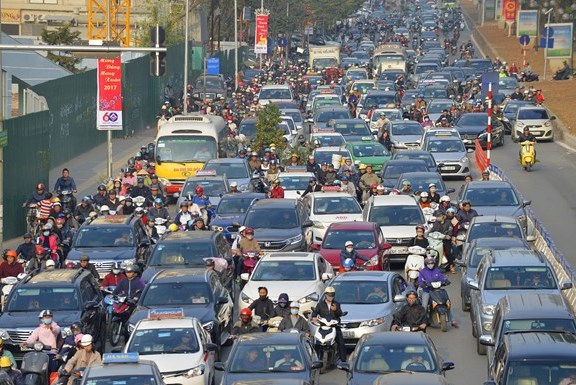 Đề xuất đổi giờ làm, không nghỉ bù dịp Tết âm lịch gây tranh cãi