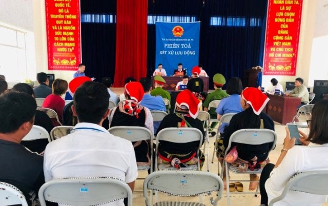 Sa Pa xét xử lưu động vụ án hình sự “ Trồng cây thuốc phiện”