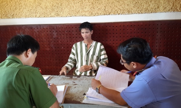 Chém chết tình địch, đâm vợ bị thương rồi tự sát