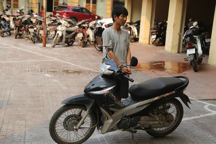 Vi phạm giao thông còn tấn công cảnh sát làm nhiệm vụ