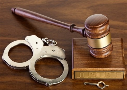 Khi nào một người bị xử lý về tội thao túng giá chứng khoán