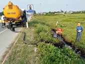 Lộ diện thủ phạm đổ chất thải độc hại xuống mương nước khiến dân bị bỏng