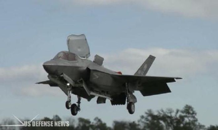 Mỹ tự hào khoe siêu máy bay chiến đấu F-35 qua mặt S-300, S-400 tối tân của Nga