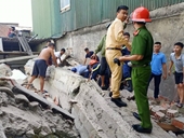 NÓNG Sập nhà đang sửa, vùi lấp nhiều người ở TP Hà Tĩnh