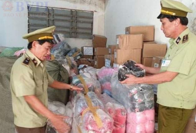 Thu giữ lô hàng quần áo lót nhập lậu trị giá hàng trăm triệu đồng