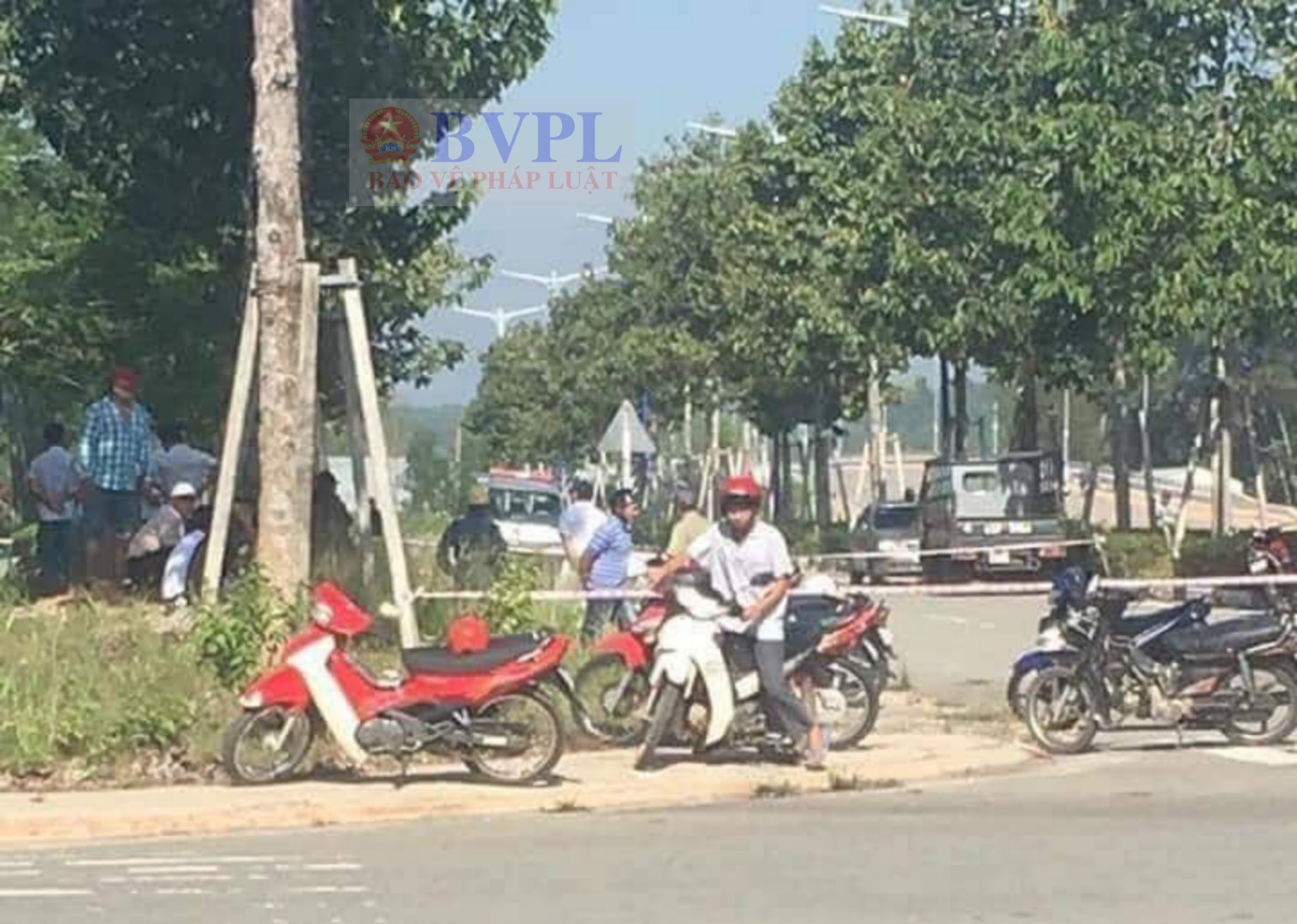 Phát hiện người đàn ông gục chết bất thường bên cạnh chiếc xe máy