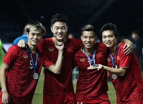 Tuyển Việt Nam được thưởng nóng, giữ hạng 15 châu Á