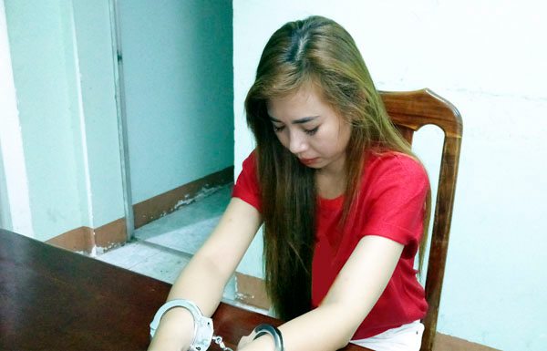 Hotgirl tiếp thị bia kiêm buôn ma túy trong các quán bar, vũ trường