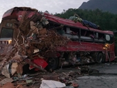Tai nạn thảm khốc Xe tải đâm nát xe khách giường nằm Điện Biên, nhiều người thương vong