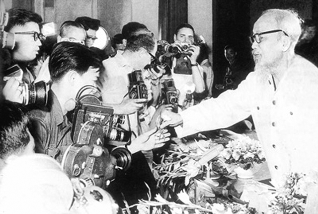 Cán bộ báo chí cũng là chiến sĩ cách mạng