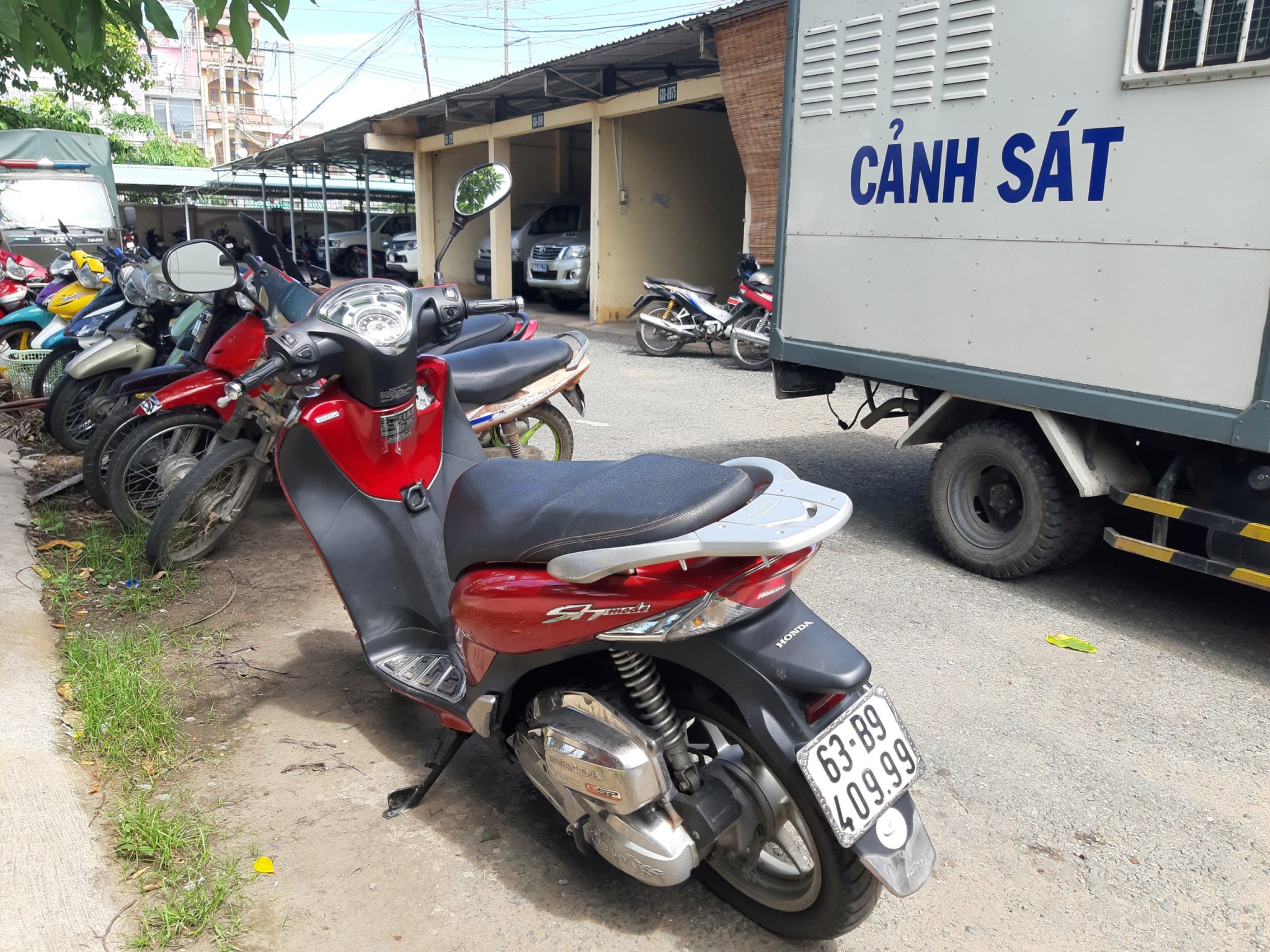 Người phụ nữ hốt hoảng vì chiếc SH “không cánh mà bay” trong phút chốc