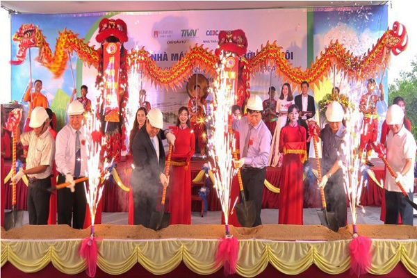 Vận hành nhà máy điện mặt trời khủng nhất miền Trung