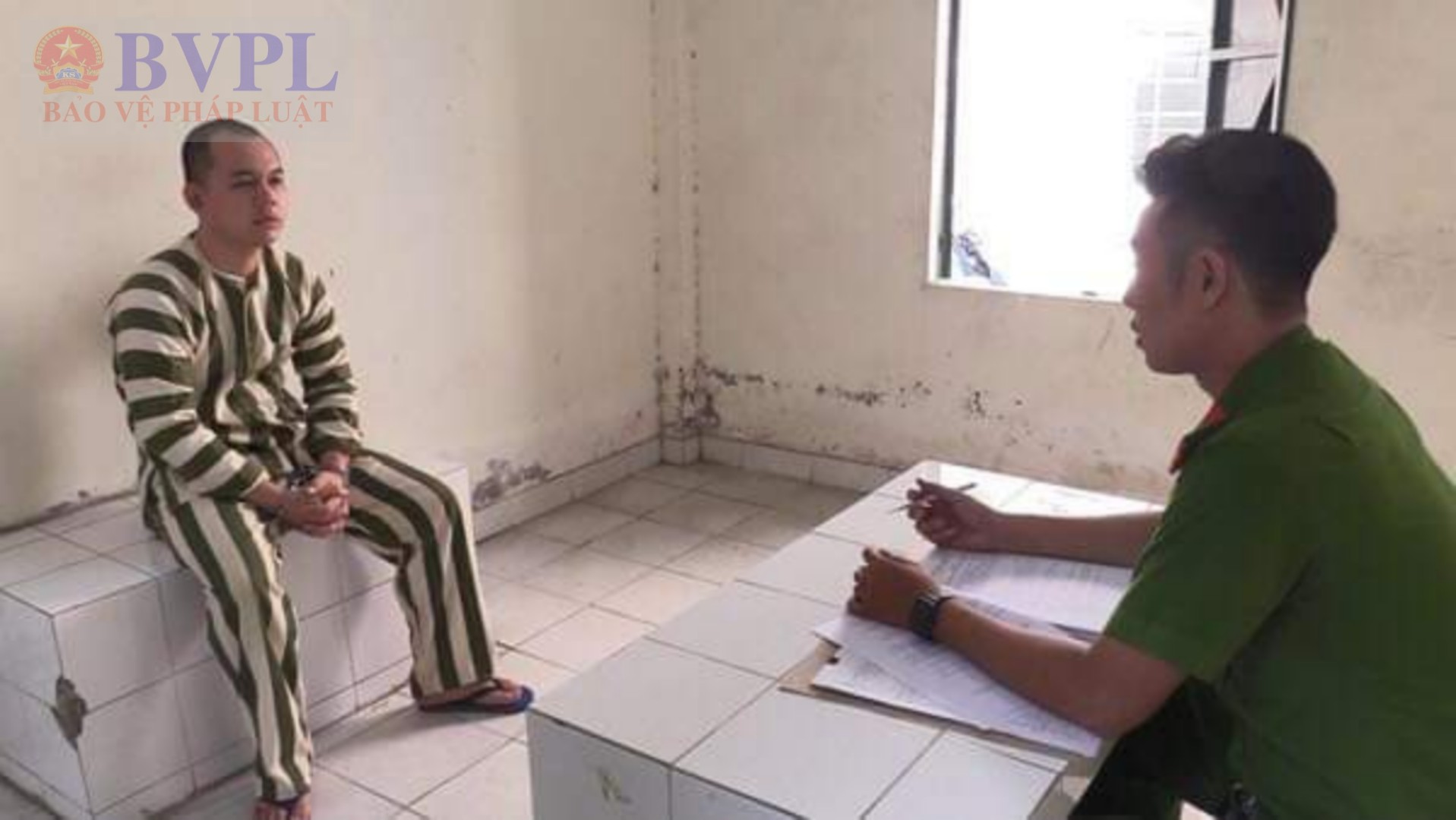 Nam thanh niên bất ngờ bị nhóm đối tượng lao vào phòng trọ truy sát