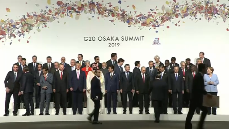 Chủ tịch Trung Quốc Tập Cận Bình bắt tay Tổng thống Mỹ Trump trước G20