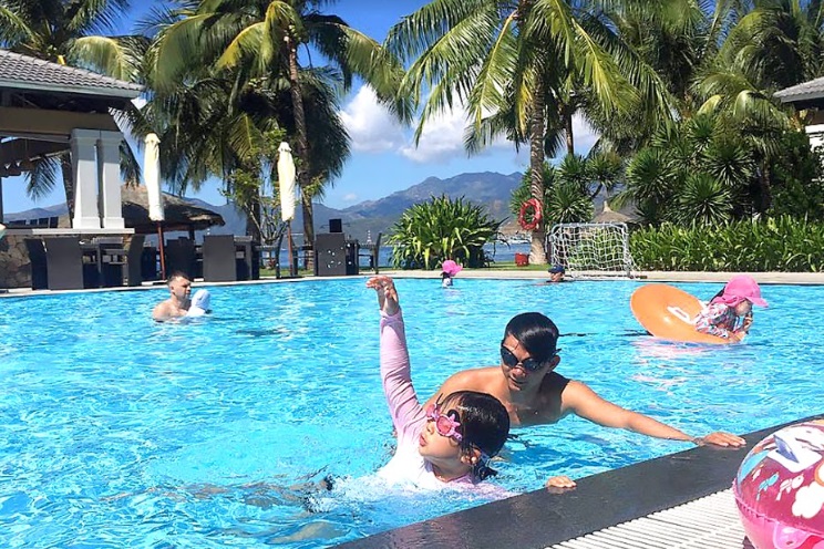 Đi nghỉ mát được học bơi chuyện lạ có thật tại Vinpearl