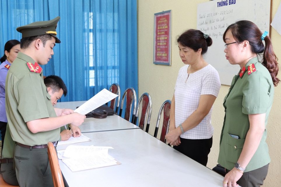 NÓNG Lời khai của các quan chức, chủ doanh nghiệp “nhờ xem điểm”