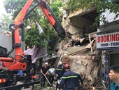Nhà 2 tầng phố Hàng Bông đang thi công bất ngờ đổ sập