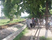 Người đàn ông băng qua đường sắt bị tàu hỏa cán tử vong gần hồ Linh Đàm