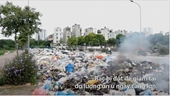 Bãi tạm chứa rác quá tải sau nhiều ngày ùn ứ ở Hà Nội