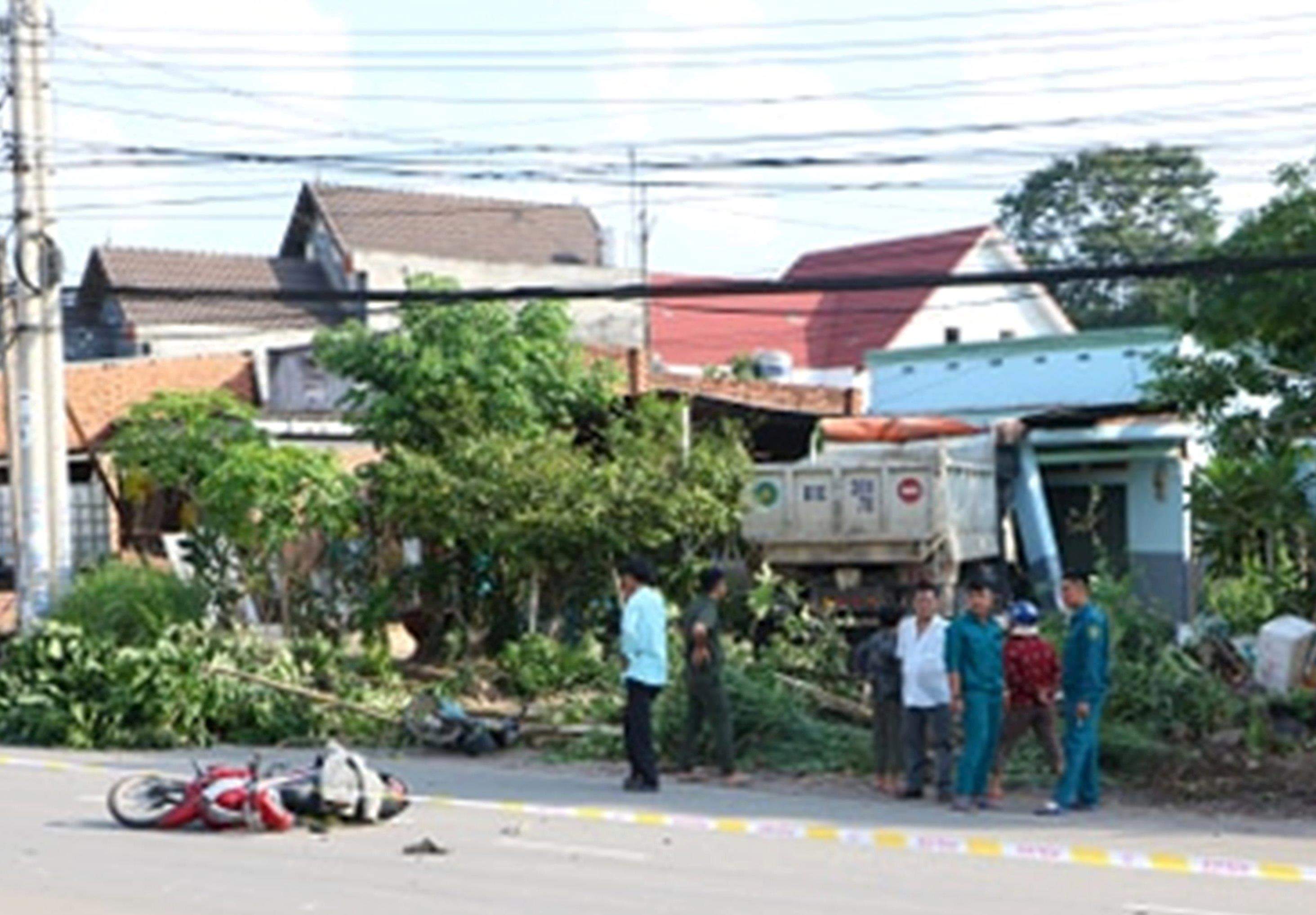 “Hung thần” xe ben tông nhà dân và cán chết người