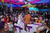 Hàng trăm người nhập viện cấp cứu sau khi đi ăn đám cưới