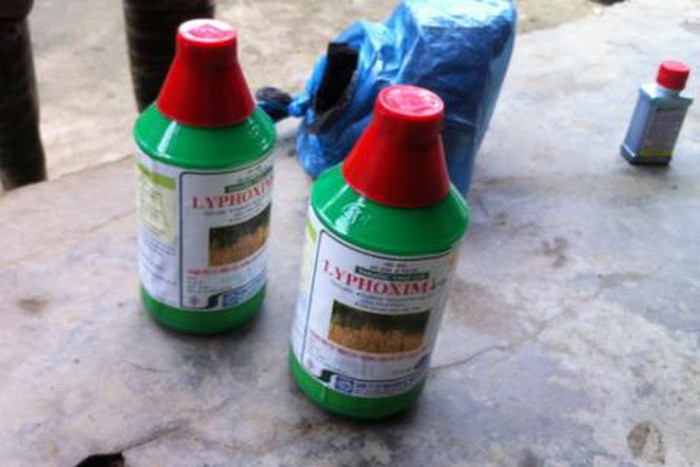 Vợ chồng trạm trưởng y tế gửi lời vĩnh biệt trên facebook rồi uống thuốc diệt cỏ tự tử