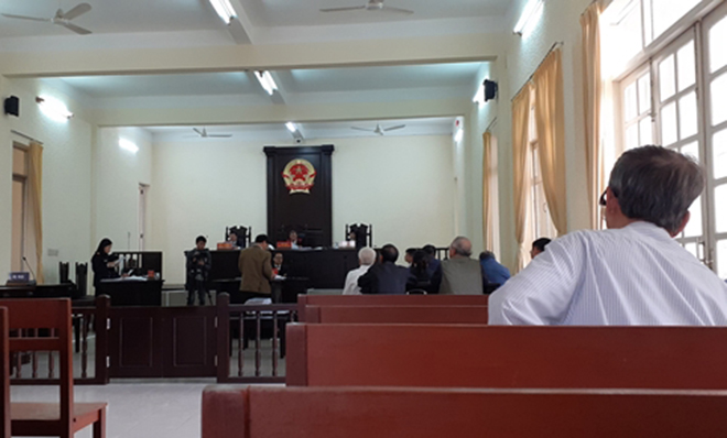 Thi hành án gây thiệt hại cho doanh nghiệp, Chấp hành viên lĩnh án