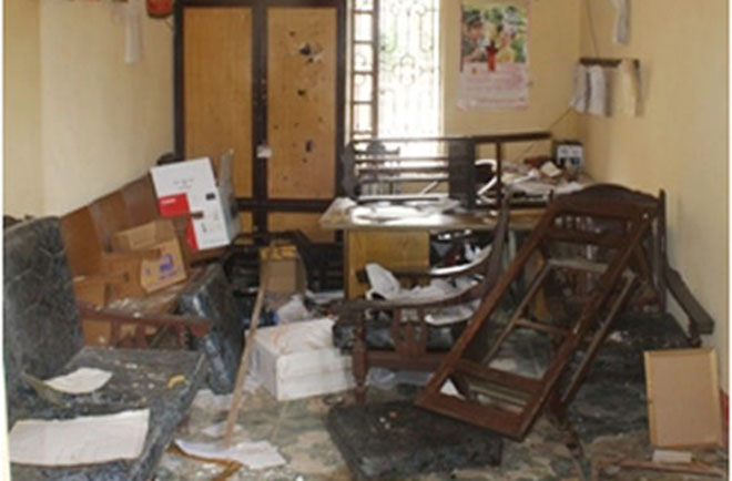 Nhóm côn đồ hung hãn xông vào đập phá trụ sở Công an xã