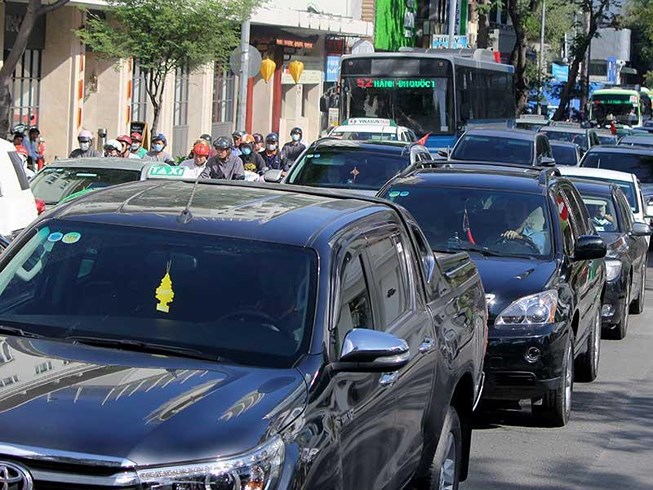 Băn khoăn với đề xuất xây dựng 34 trạm thu phí ở TPHCM