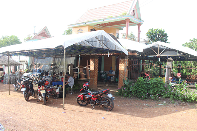 Sử dụng máy cắt sắt bất cẩn, một người bị điện giật tử vong