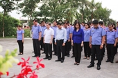 Đoàn đại biểu VKSND tối cao dâng hương tưởng nhớ đồng chí Hoàng Quốc Việt