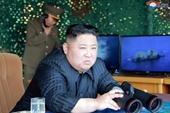Chủ tịch Kim Jong-un kiểm tra tàu ngầm mới mang tên lửa đạn đạo