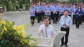 Đoàn đại biểu VKSND tối cao dâng hương tưởng nhớ đồng chí Hoàng Quốc Việt