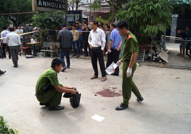 Mâu thuẫn gia đình, cha ruột đâm chết con trai