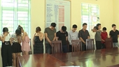 4 thiếu nữ thác loạn cùng 8 trai làng trong Karaoke Thiên Thai