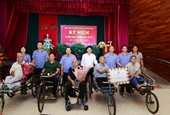 Đoàn công tác VKSND tối cao thăm và tặng quà Trung tâm điều dưỡng Thương Binh Thuận Thành