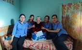 Công đoàn VKSND huyện Cư M gar thăm hỏi, tặng quà Mẹ Việt Nam anh hùng