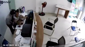 Nữ nhân viên bán sim Viettel và giây phút sinh tử đối mặt tên cướp mang dao bầu