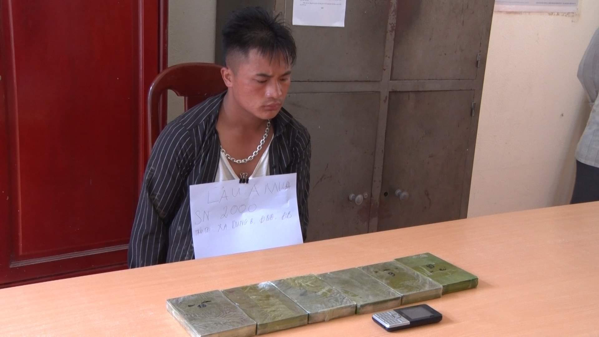 Bắt 2 anh em ruột vận chuyển 6 bánh heroin