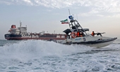 Iran bắt tàu nước ngoài, tịch thu 700 000 lít dầu trên Eo biển Hormuz