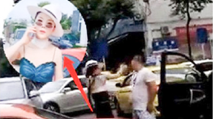 Ra tay đánh người trước, nữ tài xế xe Porsche bị tát nổ đom đóm mắt