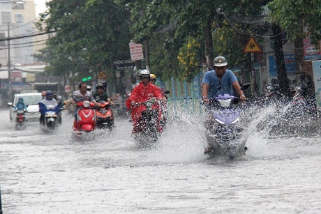 Cảnh báo mưa to kèm dông lốc, sét ở Tây Nguyên, Nam Bộ
